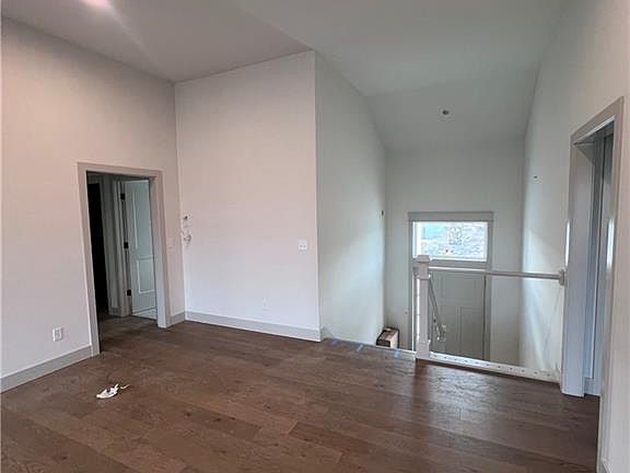 4th image of 465 Green Dr