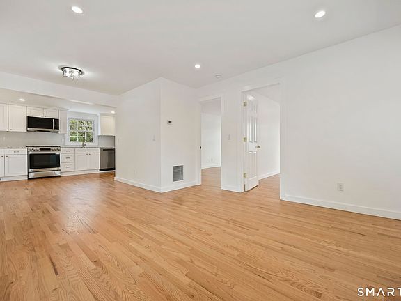 4th image of 4 Kingsbury Road