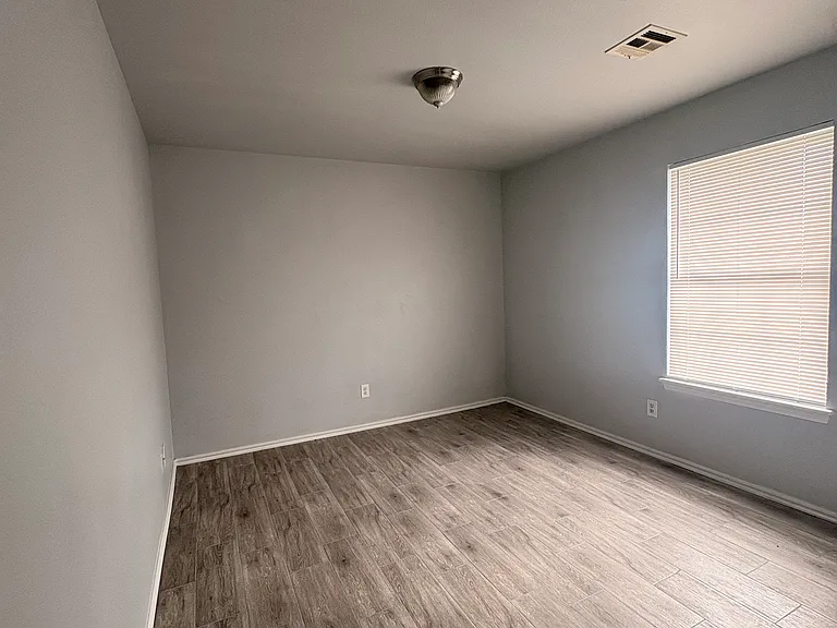 11210 Queen Anne Ave — Photo 12