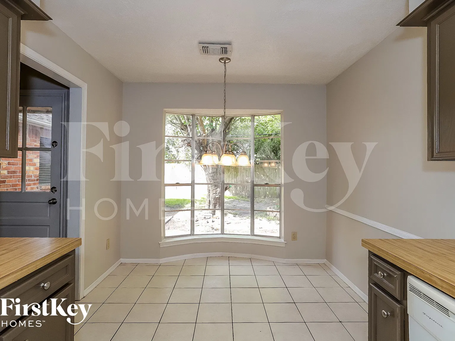 4 bed, 2.0 bath, 2044 sqft, $2,130 — Photo 4