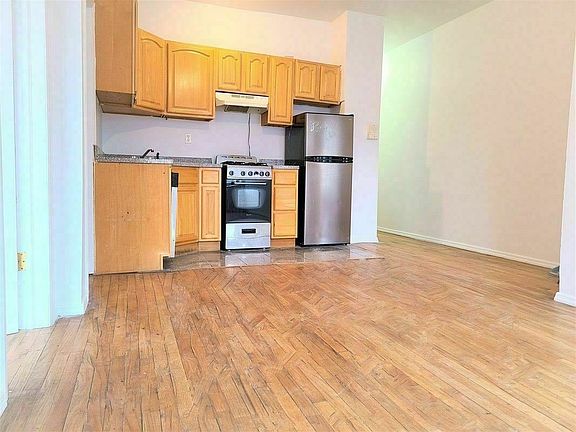 2nd image of 318 6th St #12B