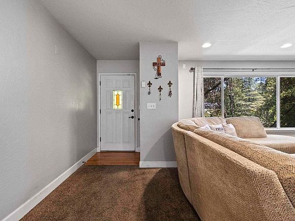 5th image of 14631 Stone Ln