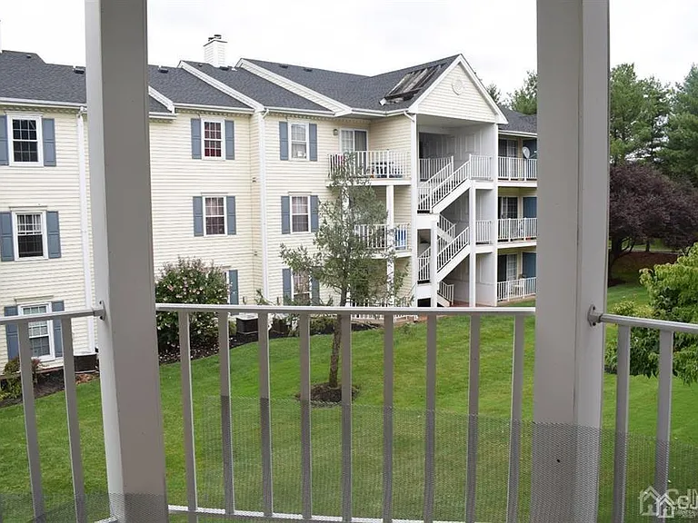 61 Brighton Way — Photo 12