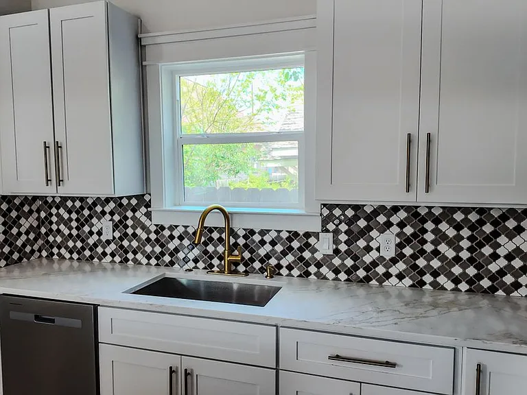 823 N Loop #A — Photo 39
