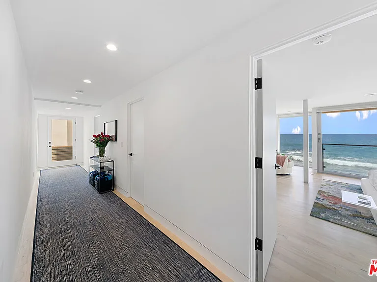 24928 Malibu Rd — Photo 15