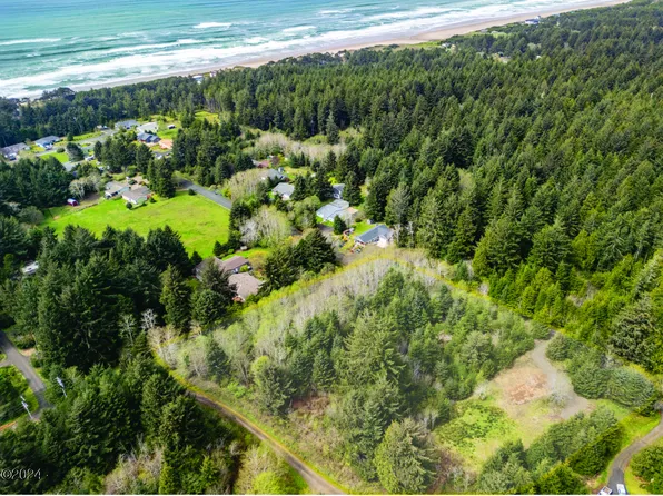 670 NE Evergreen Ln, Yachats, OR 97498