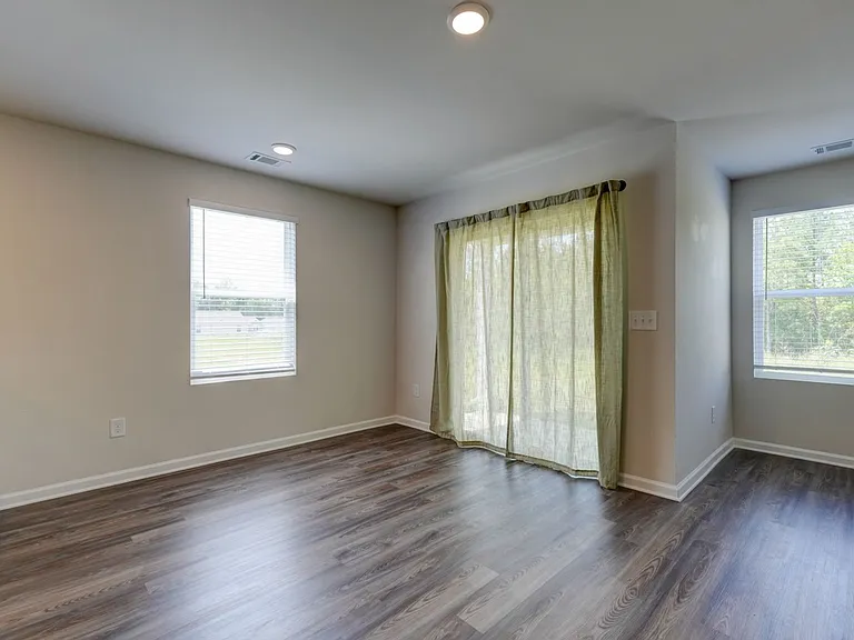 220 Ingleby Rd — Photo 26