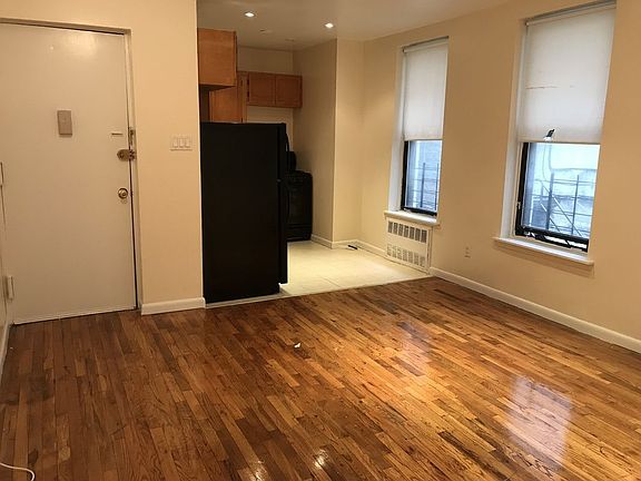 3rd image of 1585 Bedford Ave APT 1A