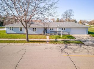 715 Oak St, Neenah, WI 54956