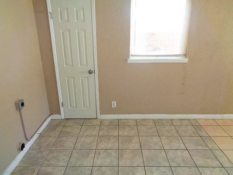 8724 Polaris St — Photo 6