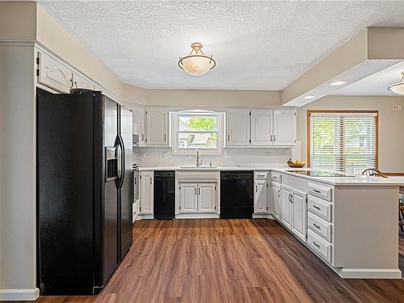 5th image of 2023 NE Newport Ct