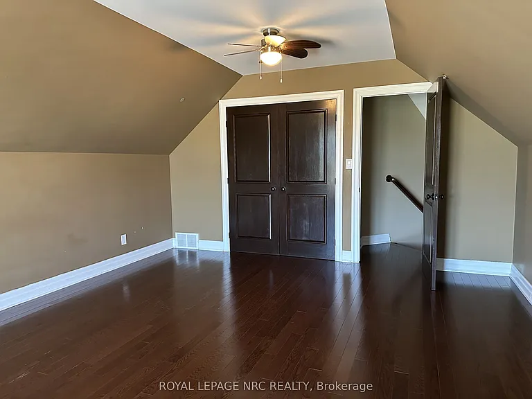 7 Sapphire Ct N — Photo 27