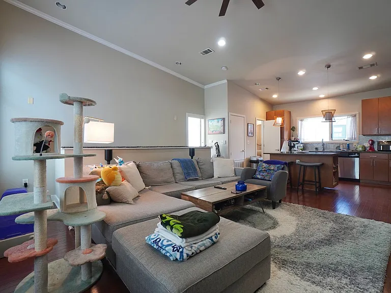 1702 S Lamar Blvd #24 — Photo 9