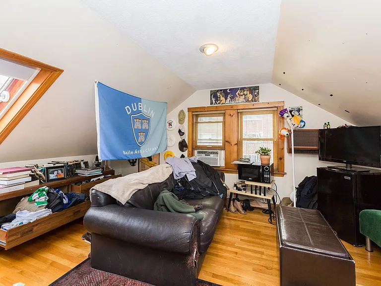 187 Calumet St — Photo 11
