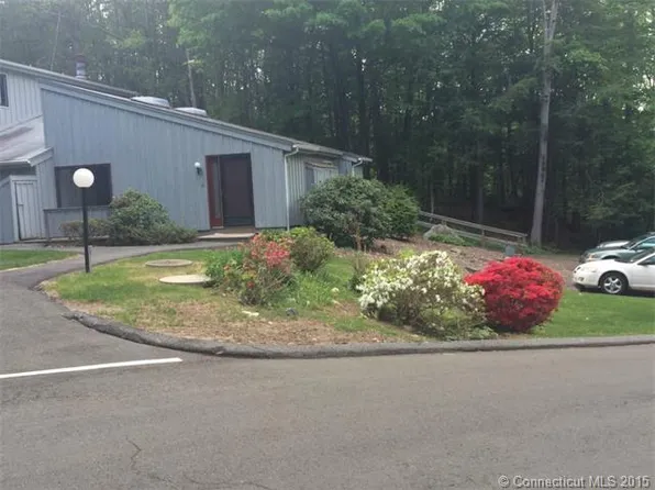 15 Wauwinet Ct, Guilford, CT 06437