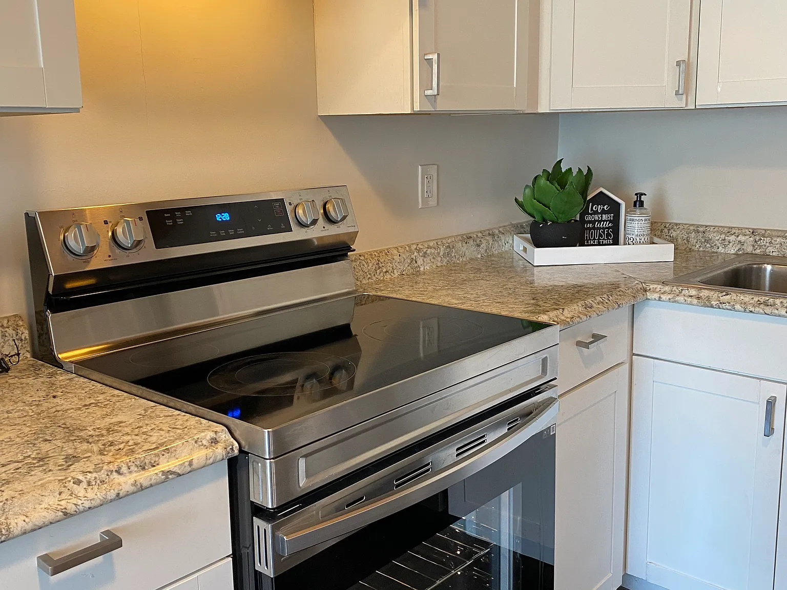 3 bed, 1300 sqft, $2,300 — Photo 2