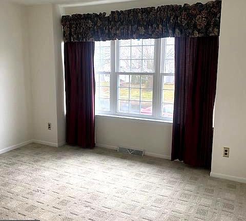 5th image of 152 E Green Valley Cir