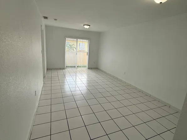 2985 W 80th St APT 226, Hialeah, FL 33018
