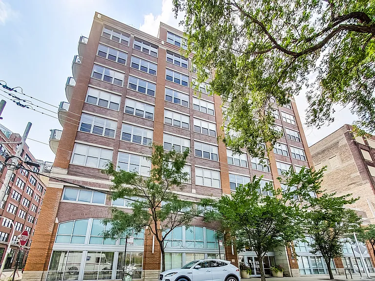 933 W Van Buren St #804 — Photo 2