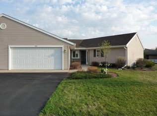 102 Elizabeth Ct, Deerfield, WI 53531