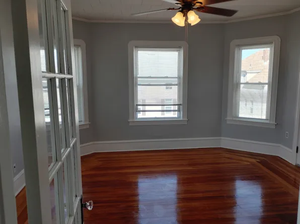 44 Crawford St APT 3, Fall River, MA 02724