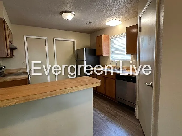 202 Barrow Ct — Photo 13