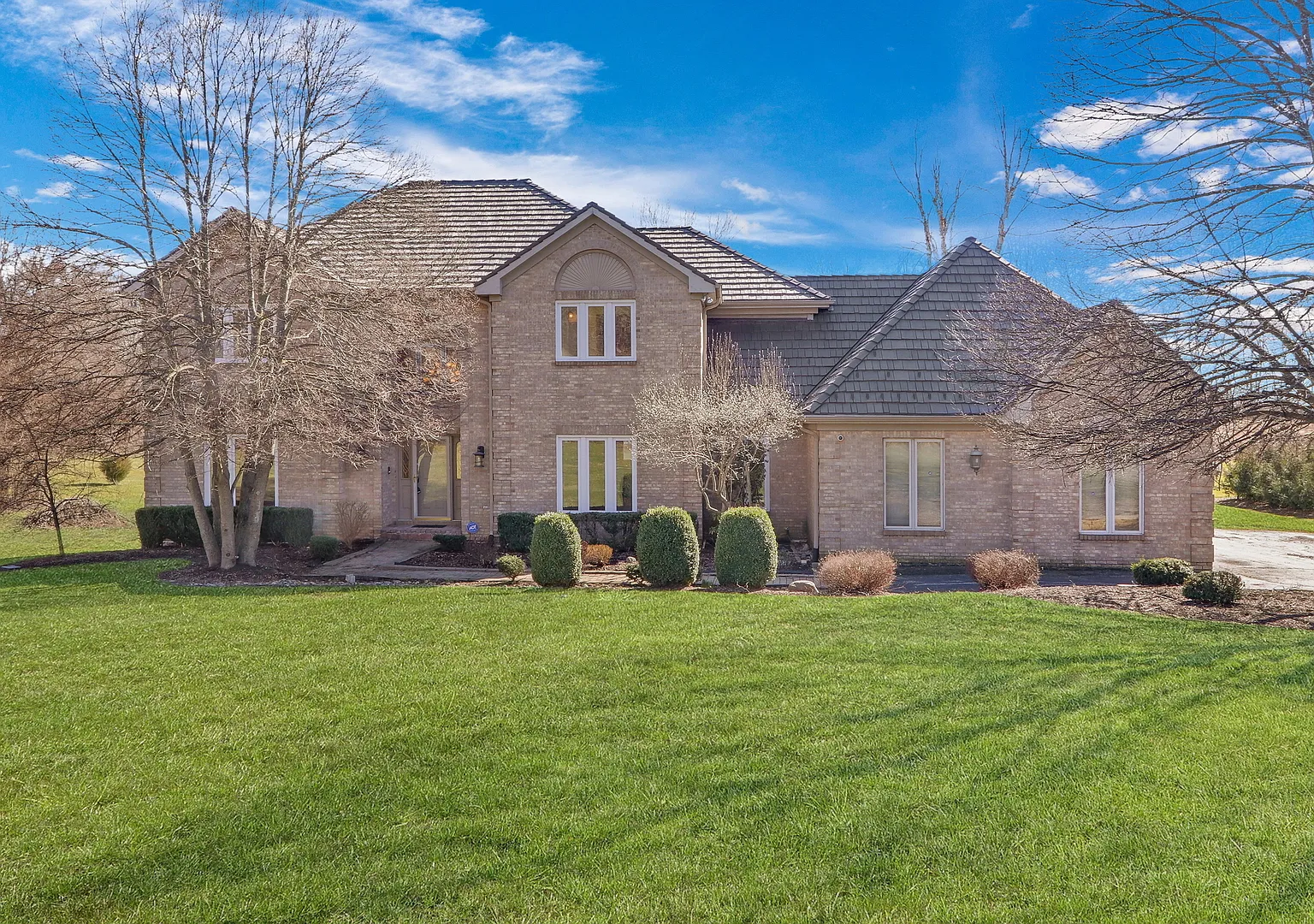 5 bed, 3.5 bath, 3206 sqft, $5,600 — Photo 1