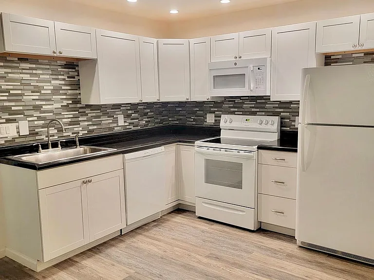 University Park Apartments near Cornell University — Photo 24