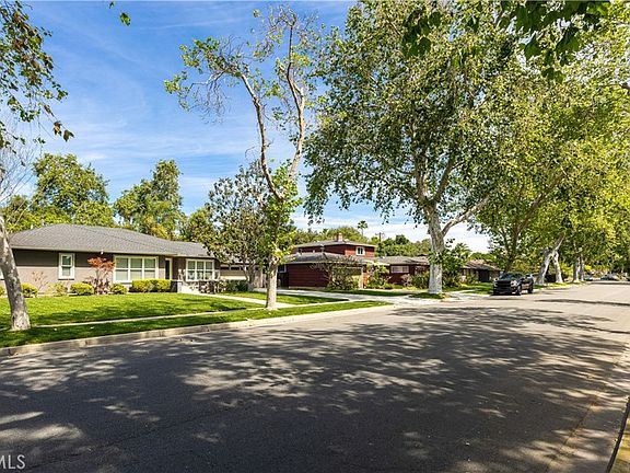 3rd image of 933 W Riviera Dr