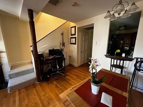 1 bed, 1.5 bath, 674 sqft, $3,250 — Photo 3