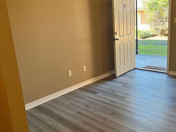 3rd image of 508 W Lagrange St APT 12