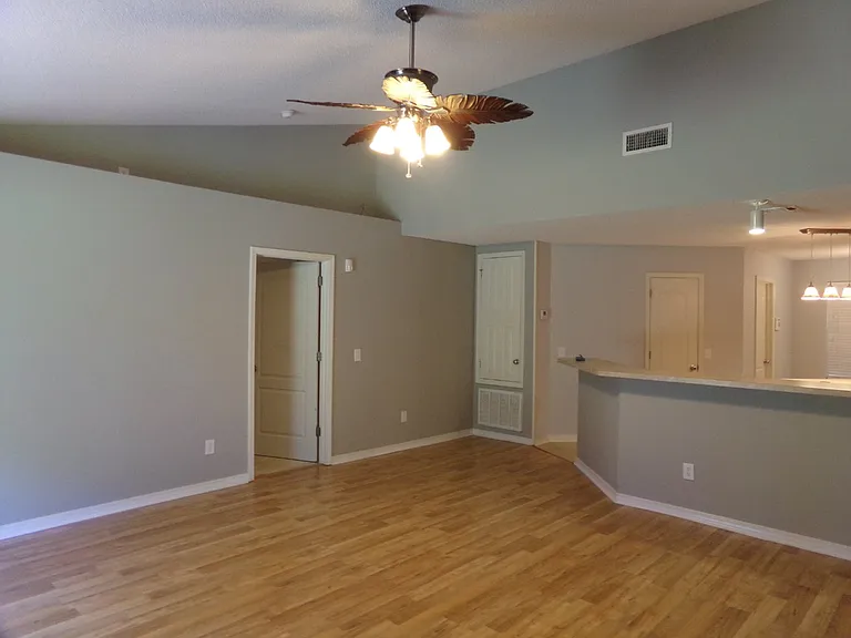8454 Ferlon Ave — Photo 3