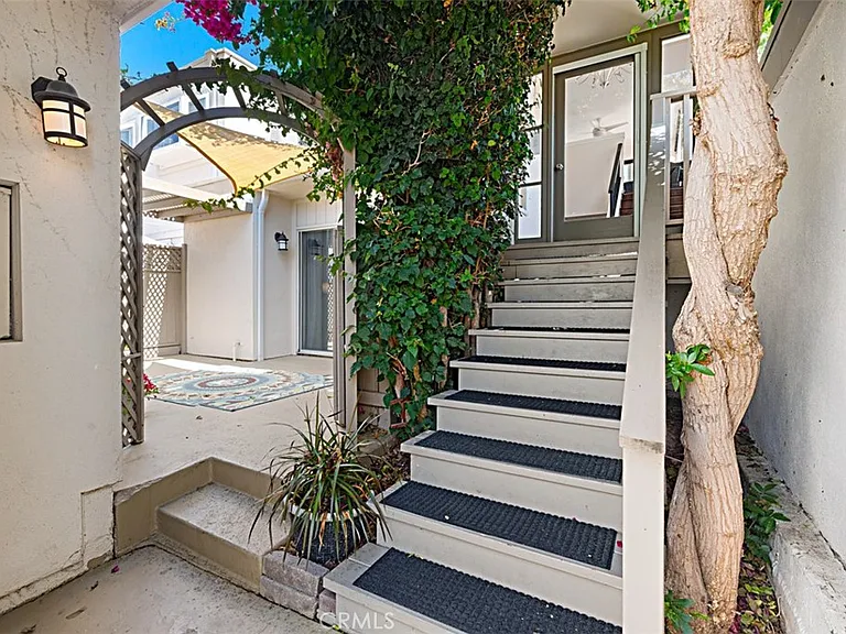 712 Calle Divino — Photo 7