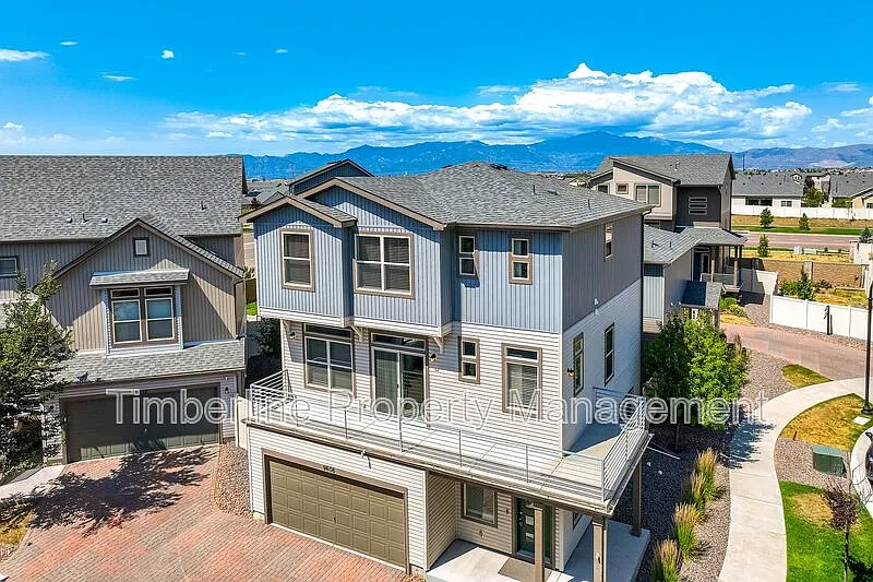 3 bed, 2.5 bath, 2200 sqft, $2,600 — Photo 4