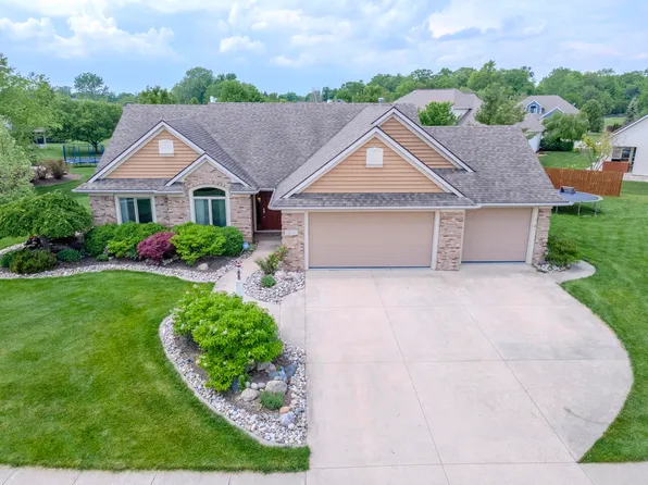 12111 Golden Harvest Dr, Fort Wayne, IN 46845
