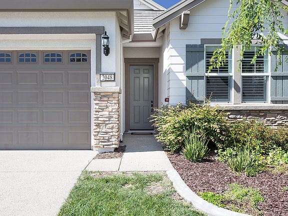 2nd image of 2048 Arlington Dr