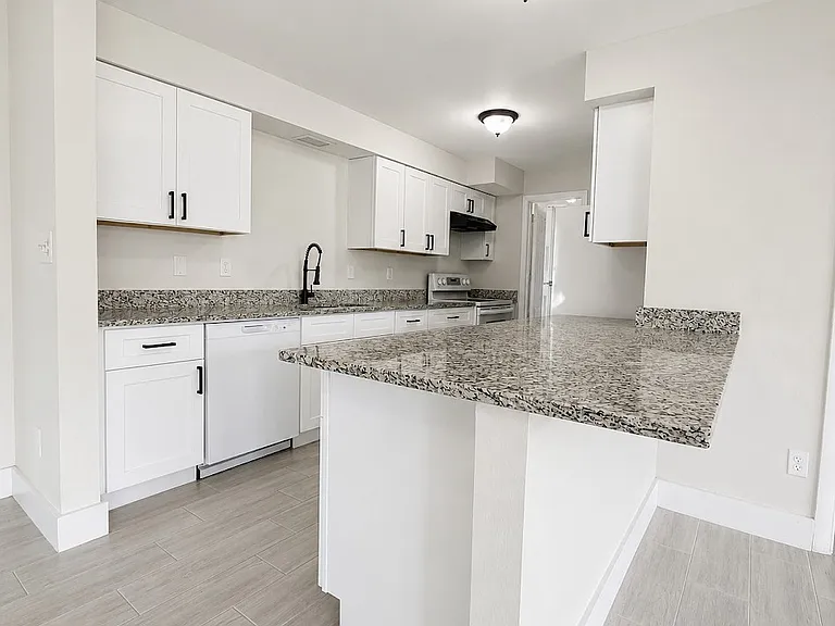 800 Willow Dr — Photo 4