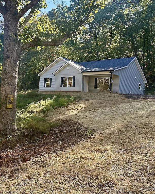 3 bed, 2.0 bath, $2,075 — Photo 1