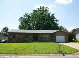 1327 N 11th St, Arkansas City, KS 67005