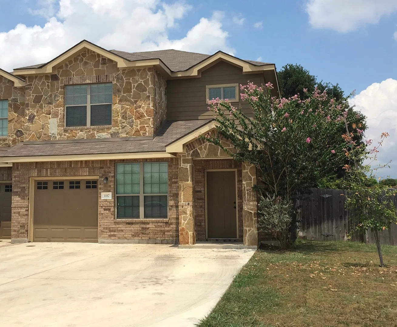 Available Now! Beautiful 3 Bedroom Duplex Located In New Braunfels, Texas! — Photo 1