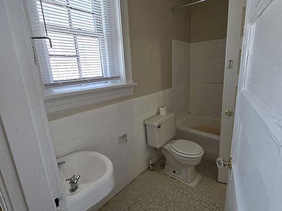 3rd image of 608 N Arthur Ashe Blvd APT 3