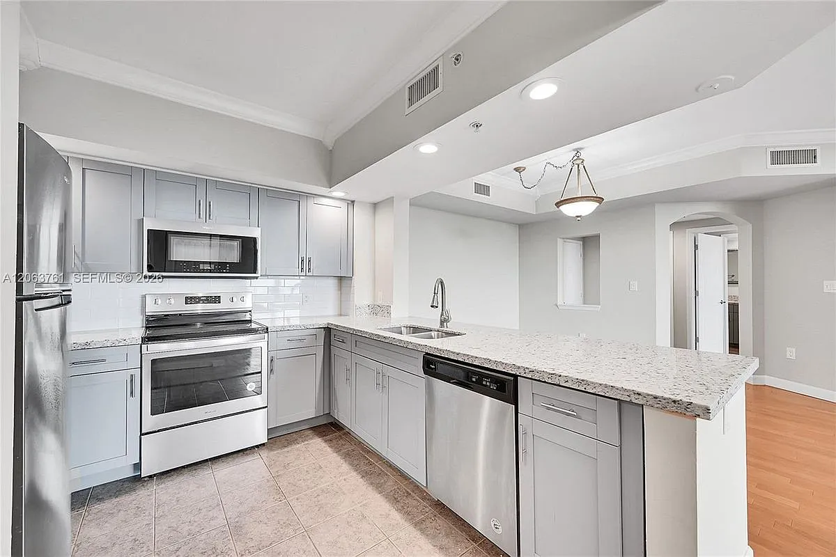 2 bed, 2.0 bath, 1244 sqft, $3,000 — Photo 4
