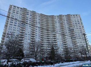 2000 Linwood Ave APT 8B, Fort Lee, NJ 07024