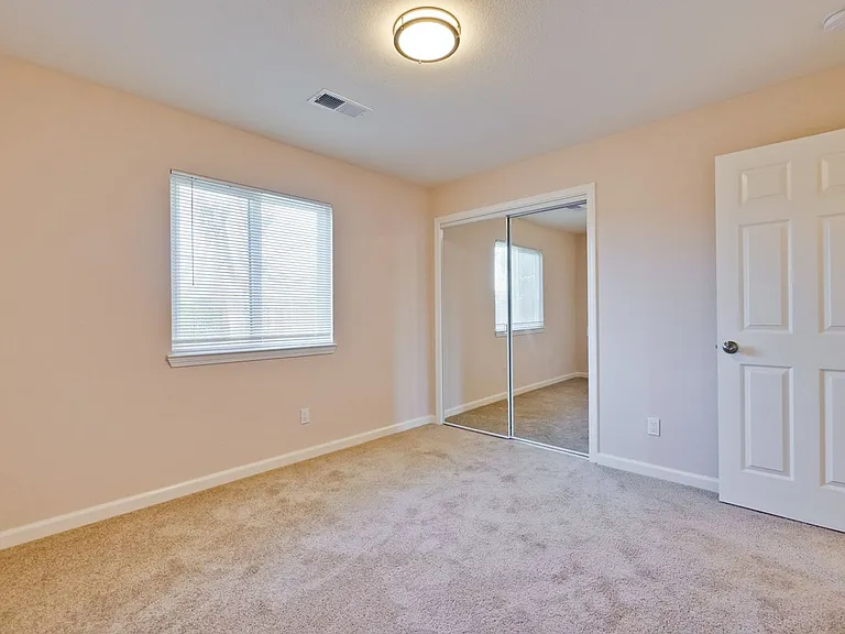 1425 Sunshadow Ln — Photo 32