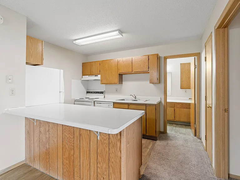 Wyndemere Apartments — Photo 42