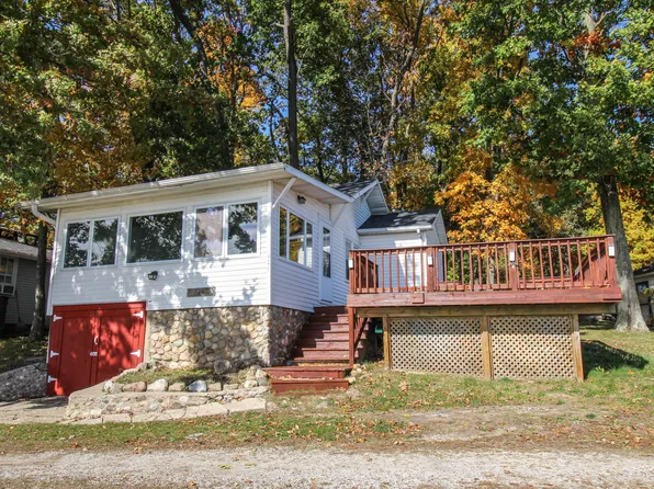 58463 Loop Rd, Three Rivers, MI 49093