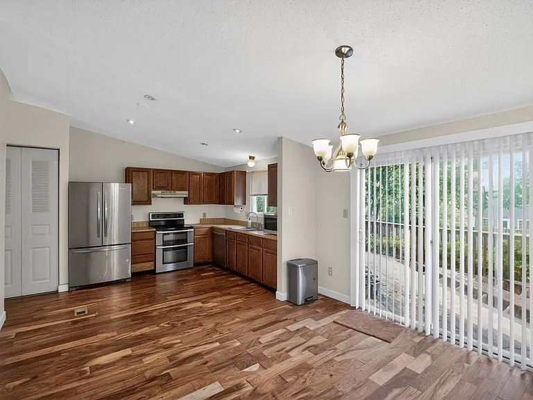 3388 Chelsea Dr — Photo 3