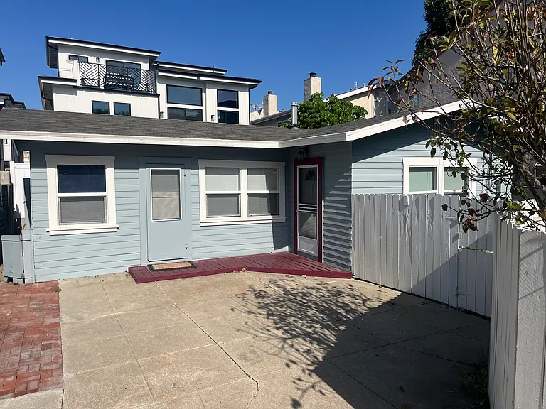 111 1/2 S Juanita Ave — Photo 1