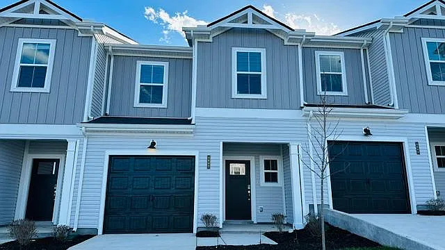 3 bed, 2.5 bath, 1601 sqft, $2,300 — Photo 1