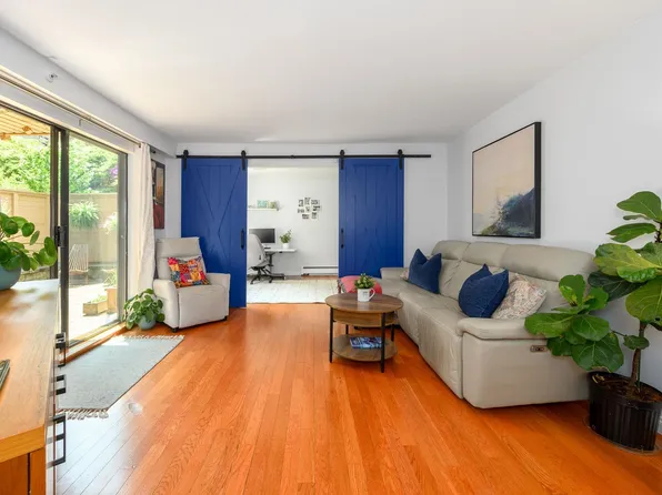 1500 Pendrell St #104, Vancouver, BC V6G 3A5
